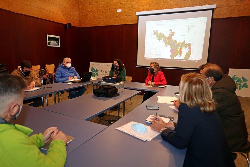 Reunión da directora xeral de Patrimonio Natural e da delegada da Xunta en Ferrol con entidades deportivas, privadas e co sector primario