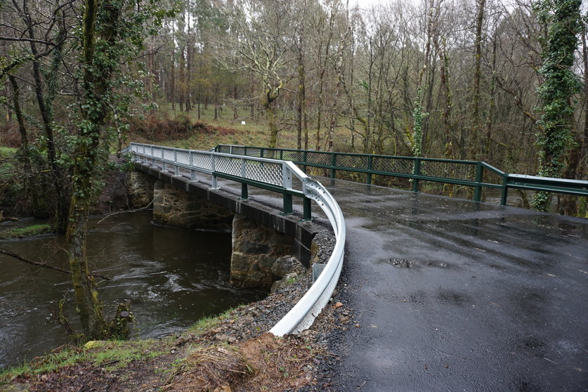 A ponte sobre o río Cabalar, no Concello de Vilasantar, foi ancheada ata os 5 metros para mellorar a mobilidade da veciñanza grazas ao investimento da Xunta de Galicia.