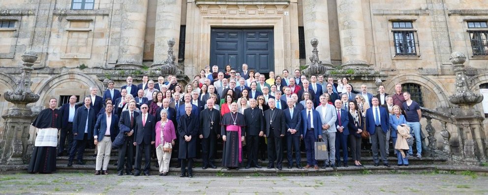 Foto familia dos participantes no II Encontro de Empresarios Católicos organizado polo Arcebispado de Santiago